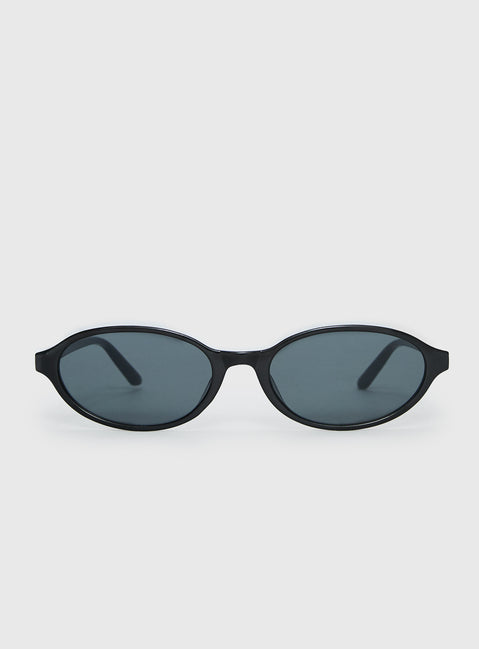 Captivation Oval Sunglasses Black