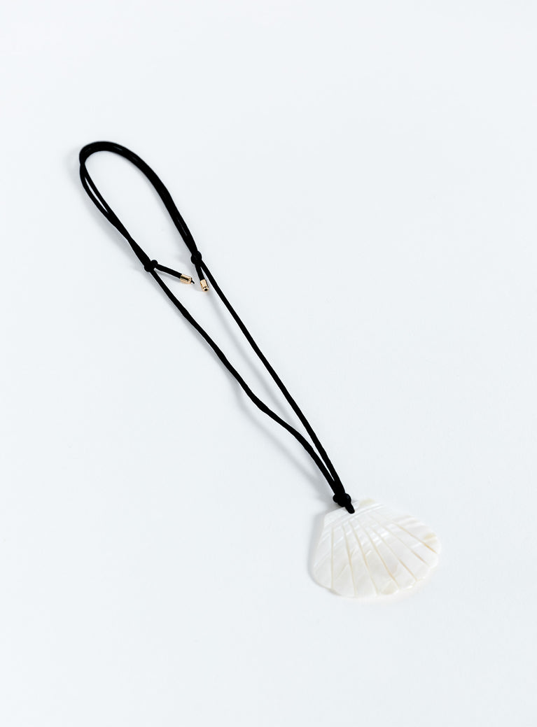 Shell pendant necklace Adjustable length, faux shell, rope style chain