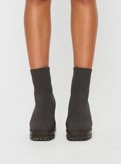 Heeled boot Square toe, platform base, block heel, sock style