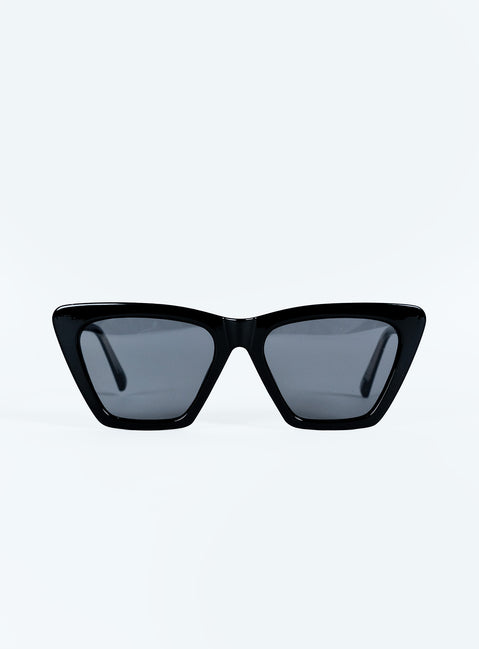 Sunglasses Oversized design Moulded nose bridge Black tinted lenses