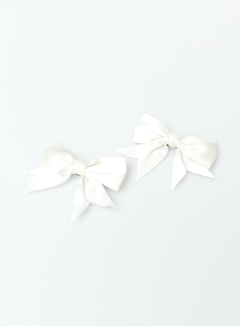 Hair bow Silky material  Alligator style