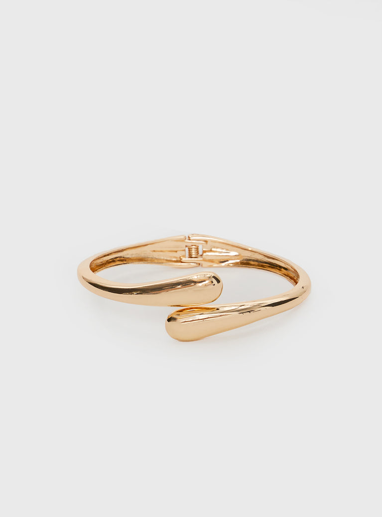 Gold-toned cuff Hinge opening, lightweight