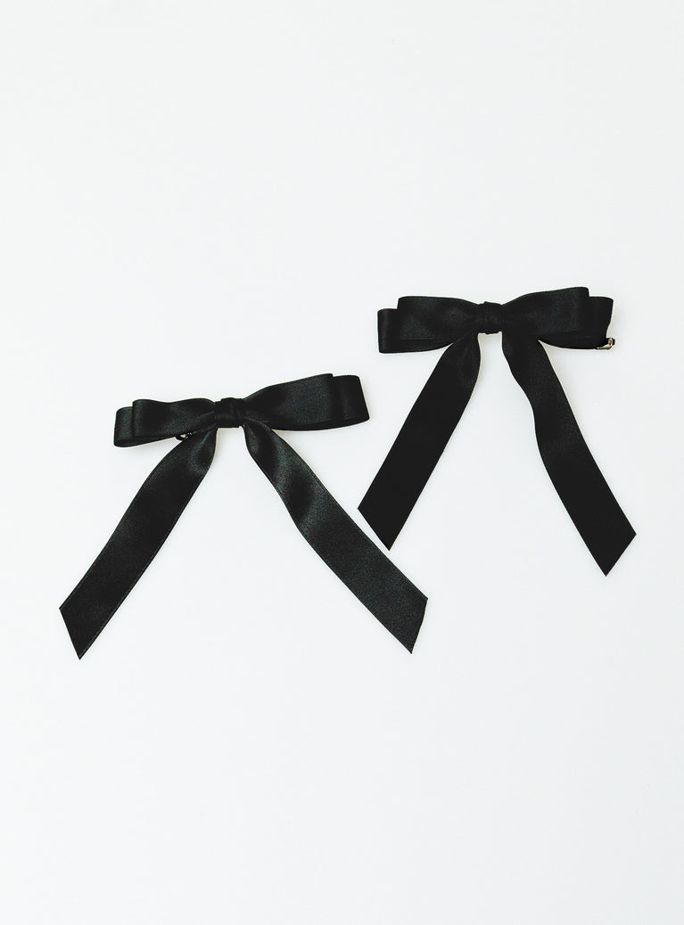 Hair bow Ribbon design Clasp fastening
