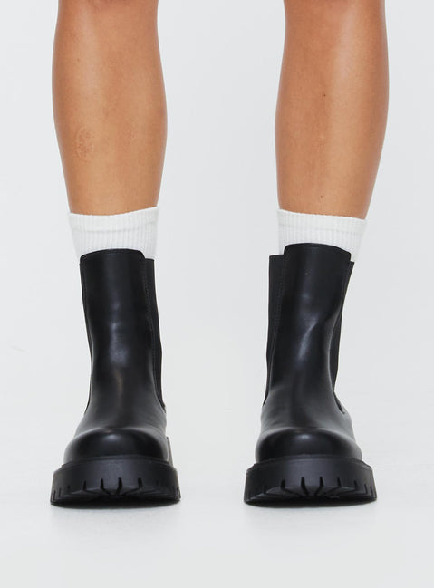 Faux leather boots Rounded toe, treaded sole, pull tab at back, passed footbed