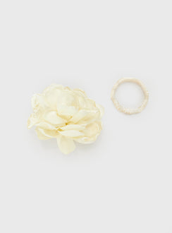 Rose detail, clip fastening  1x scrunchie tie 