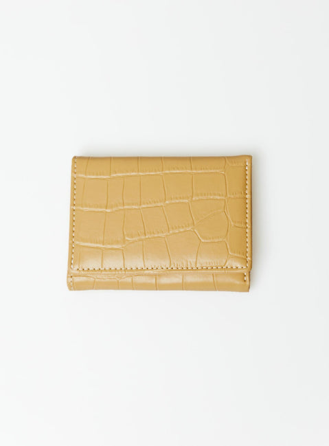 Cardholder Faux leather material  Croc print  Press button fastening  Multiple internal compartments 