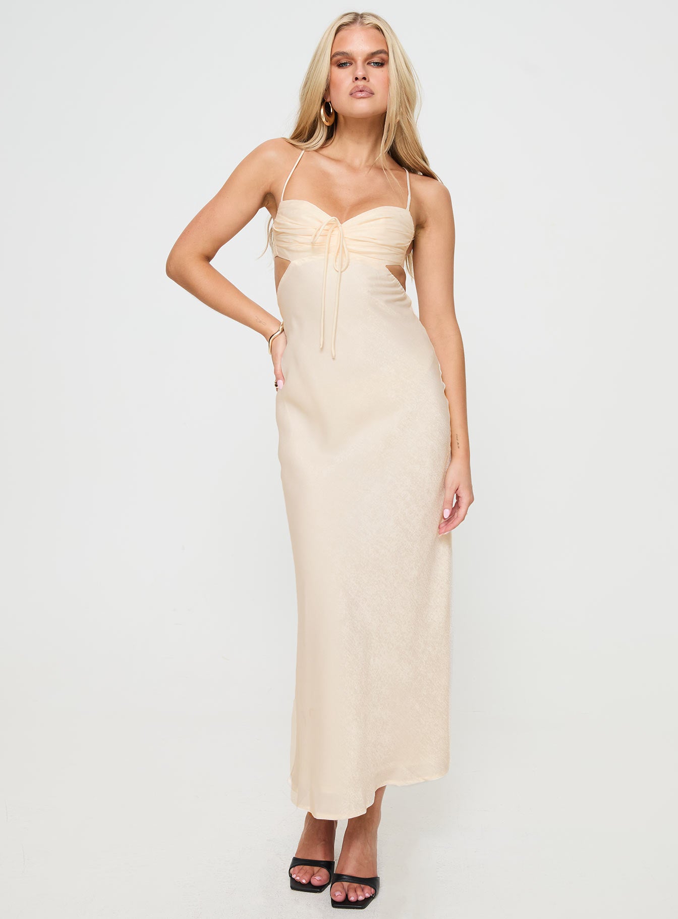 front view of model wearing Princess Polly Durand Maxi Dress Cream Sweetheart Neckline 