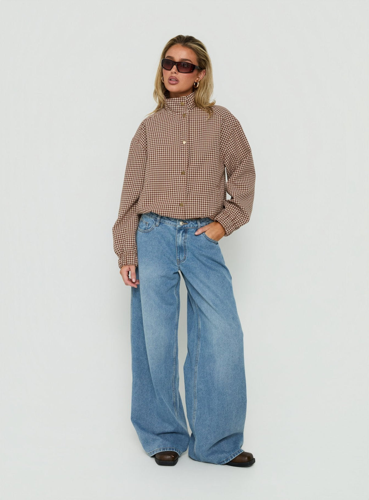 Khodana Button-Down Jacke mit Trichterkragen aus Mikro-Braunkaro