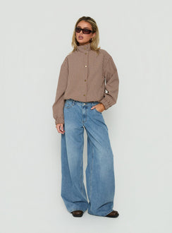 Khodana Button-Down Jacke mit Trichterkragen aus Mikro-Braunkaro