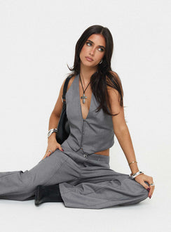 front view of model wearing Princess Polly Je Suis Halter Top Slate Sleeveless V-Neck 