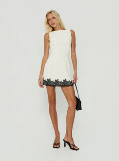 Olyra Minikleid mit Spitzenbesatz Creme / Schwarz