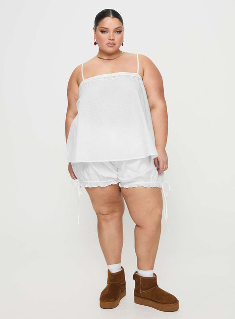 Invisible String Sleep Short White Curve