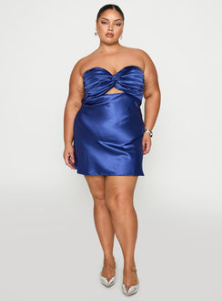front view of model wearing Princess Polly Shellie Mini Dress Blue Curve Sweetheart Neckline 