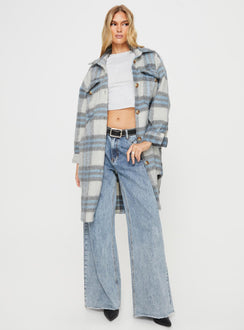 Longline shacket Soft flannelette material, button fastening at front, twin chest pockets, single button cuff. scooped hem Non-stretch, unlined