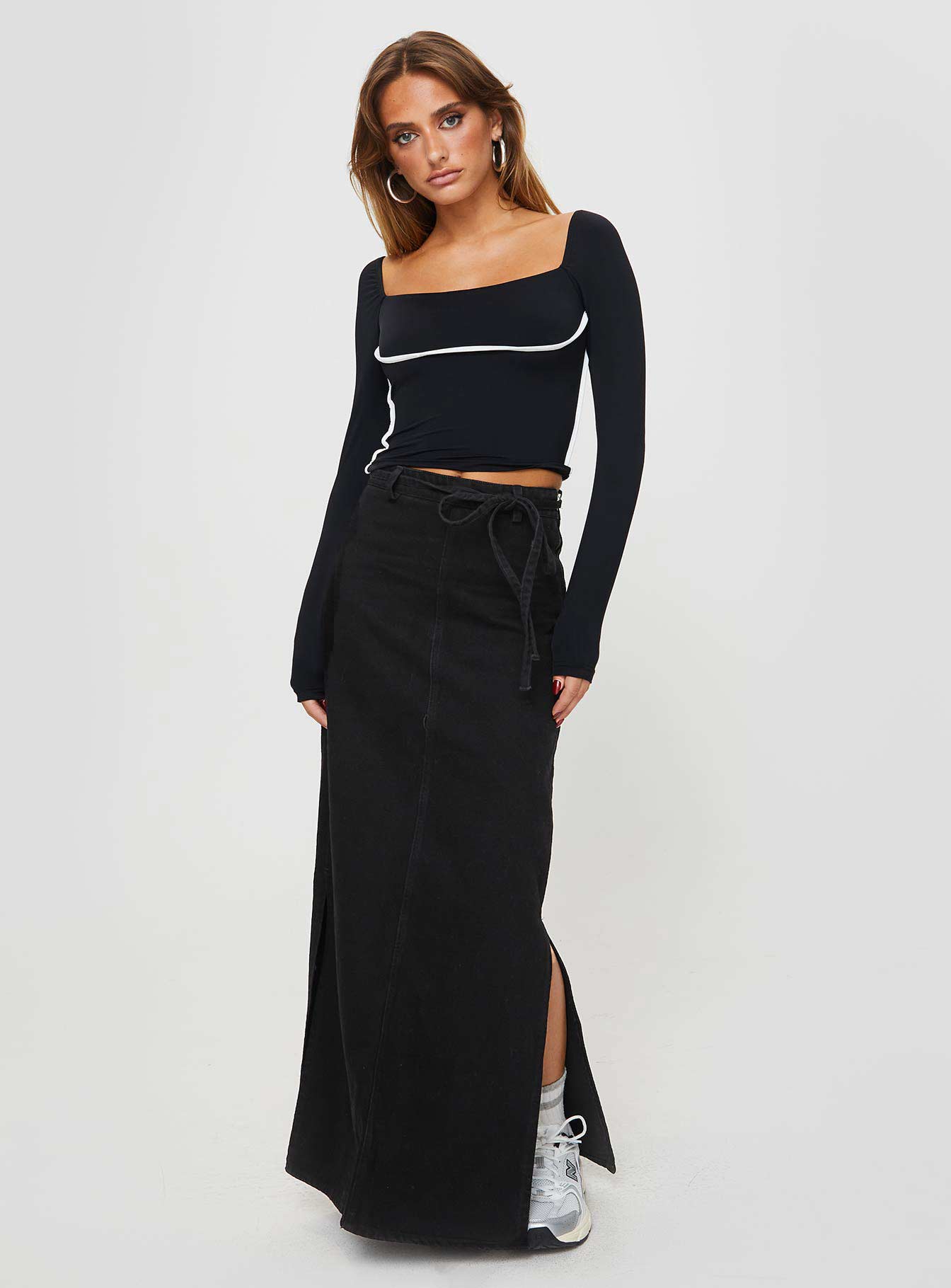 Long black skirt with 2 outlet slits