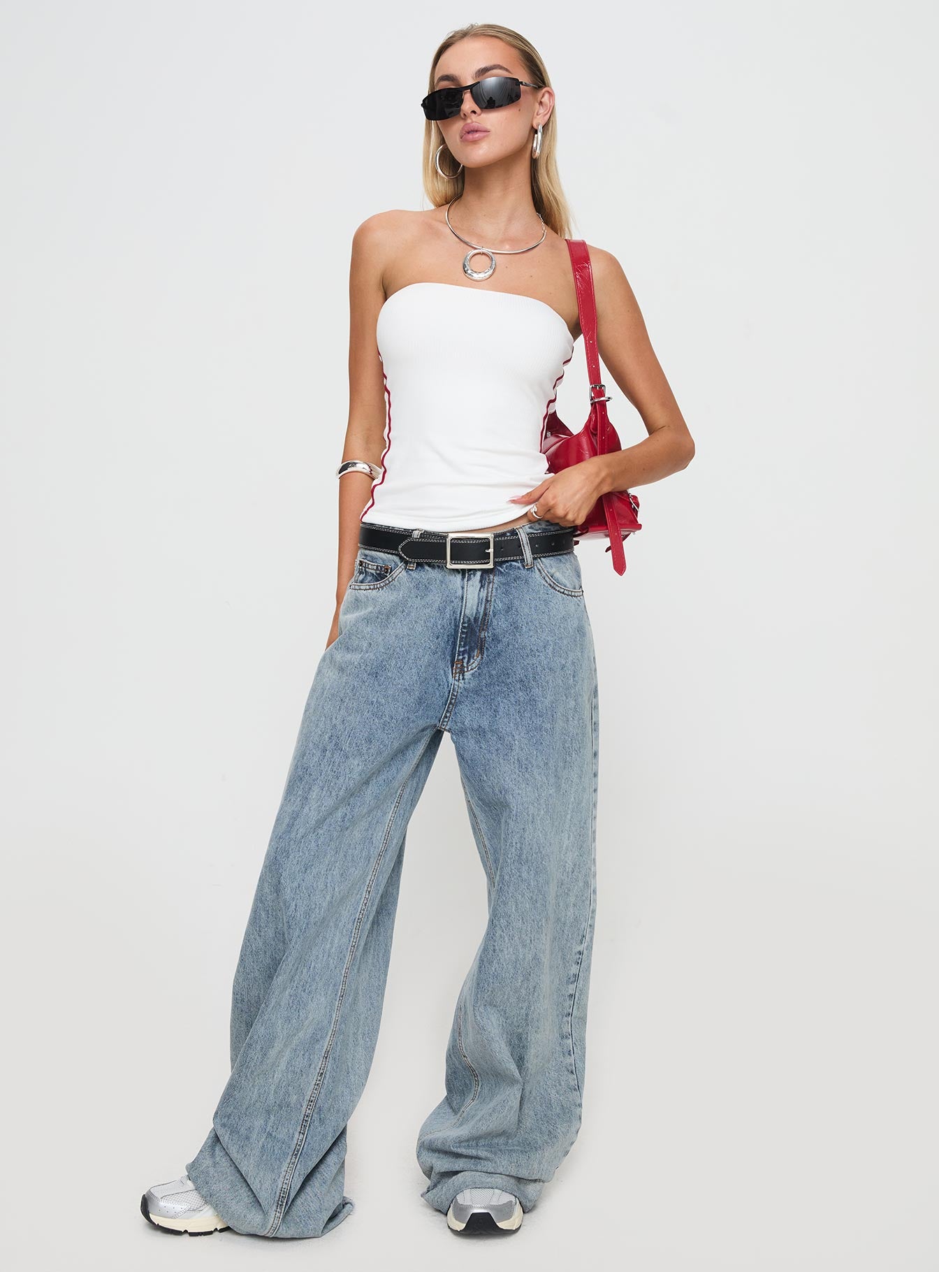 front view of model wearing Princess Polly Simpi Strapless Top White/Red Sleeveless straight 