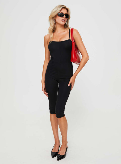 Romper Slim fit, adjustable straps, capri length leg 