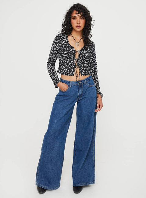 Front view of model wearing  front Princess Polly Full Sleeves Crew Neck  Mekki Long Sleeve Top Black Floral