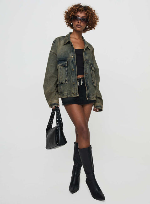 Denim jacket Oversized fit, drop shoulder, classic collar, button fastening, twin breast pockets Non-stretch material, unlined 