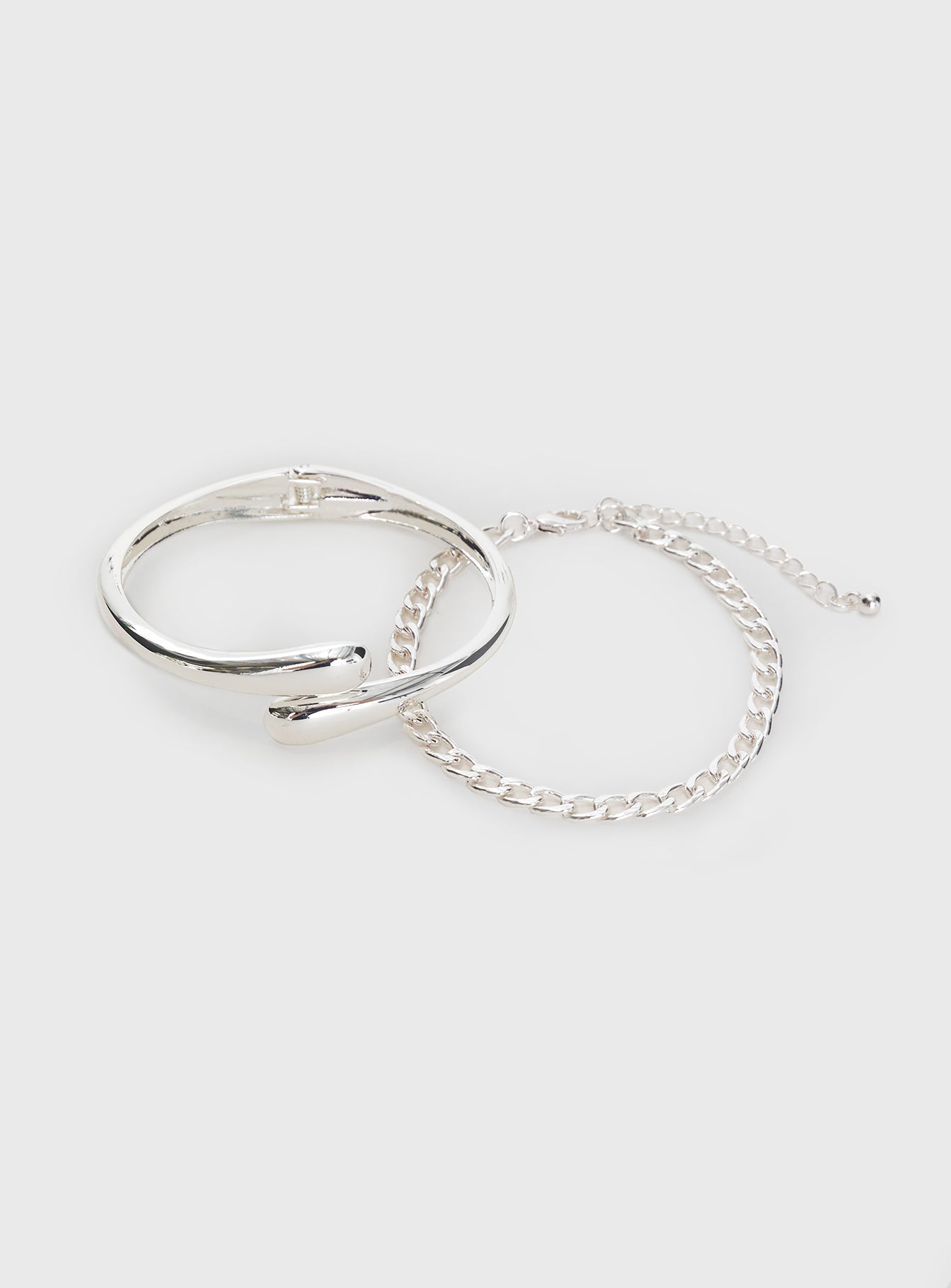 Silver-toned bracelet pack Two-piece set, chain bracelet with lobster clasp fastening, hinge fastening cuff Princess Polly Lower Impact