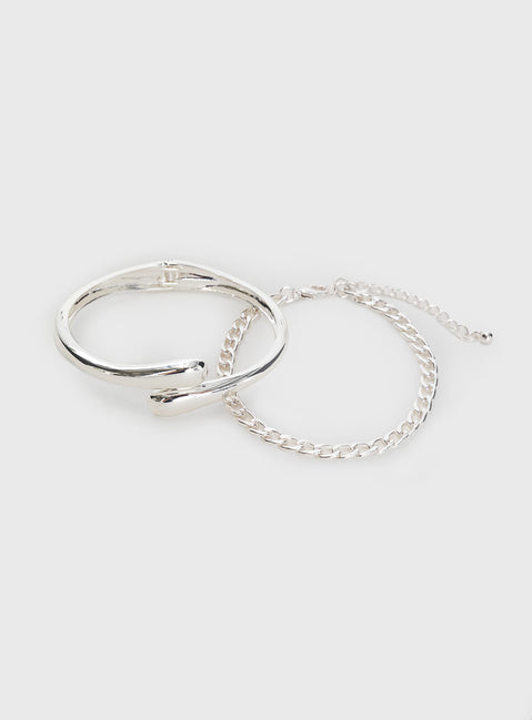 Silver-toned bracelet pack Two-piece set, chain bracelet with lobster clasp fastening, hinge fastening cuff Princess Polly Lower Impact