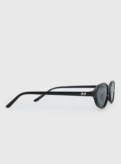 Captivation Oval Sunglasses Black