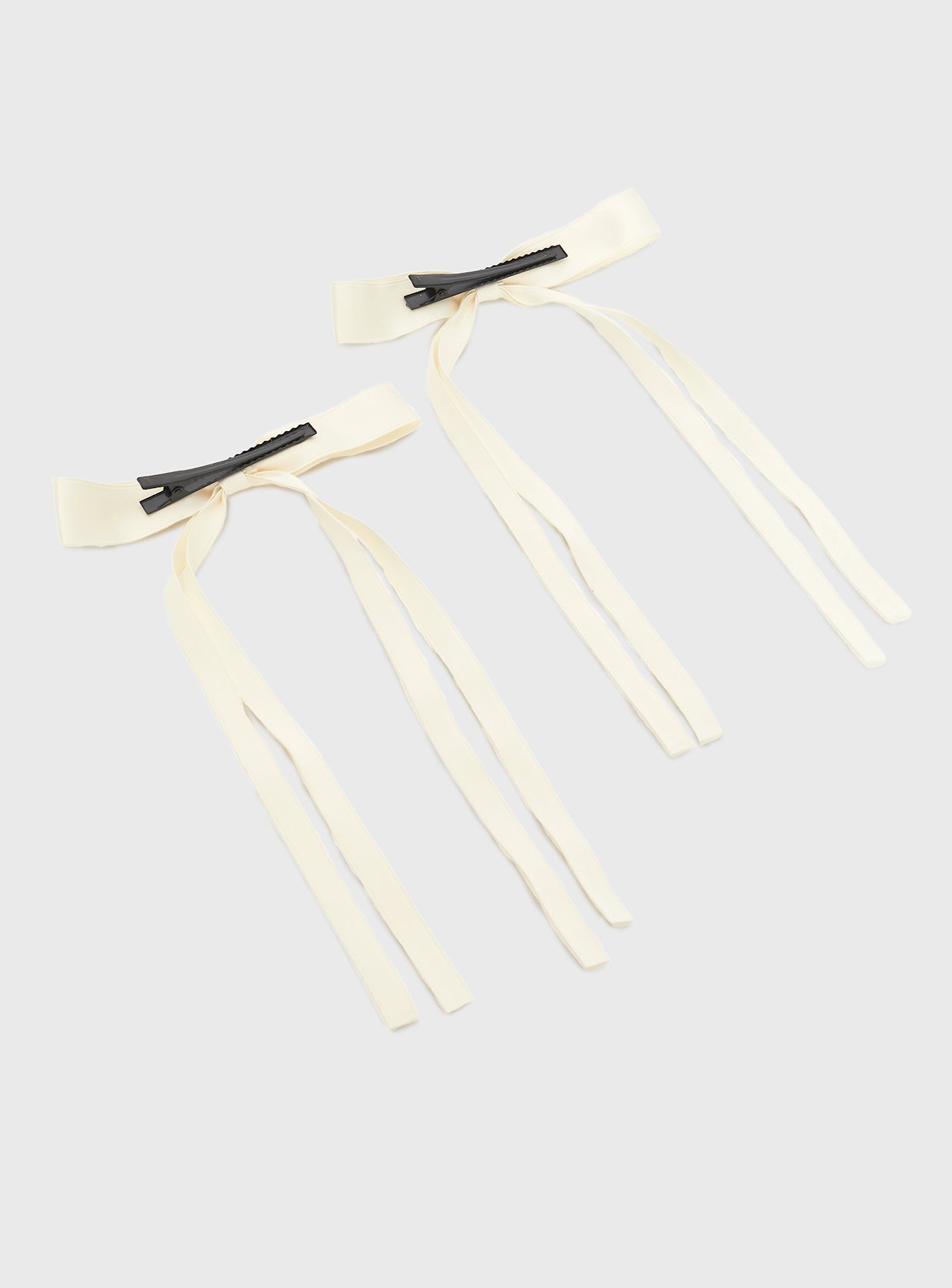 Hair clip  Two bow tie design, ribbon style, clip fastening