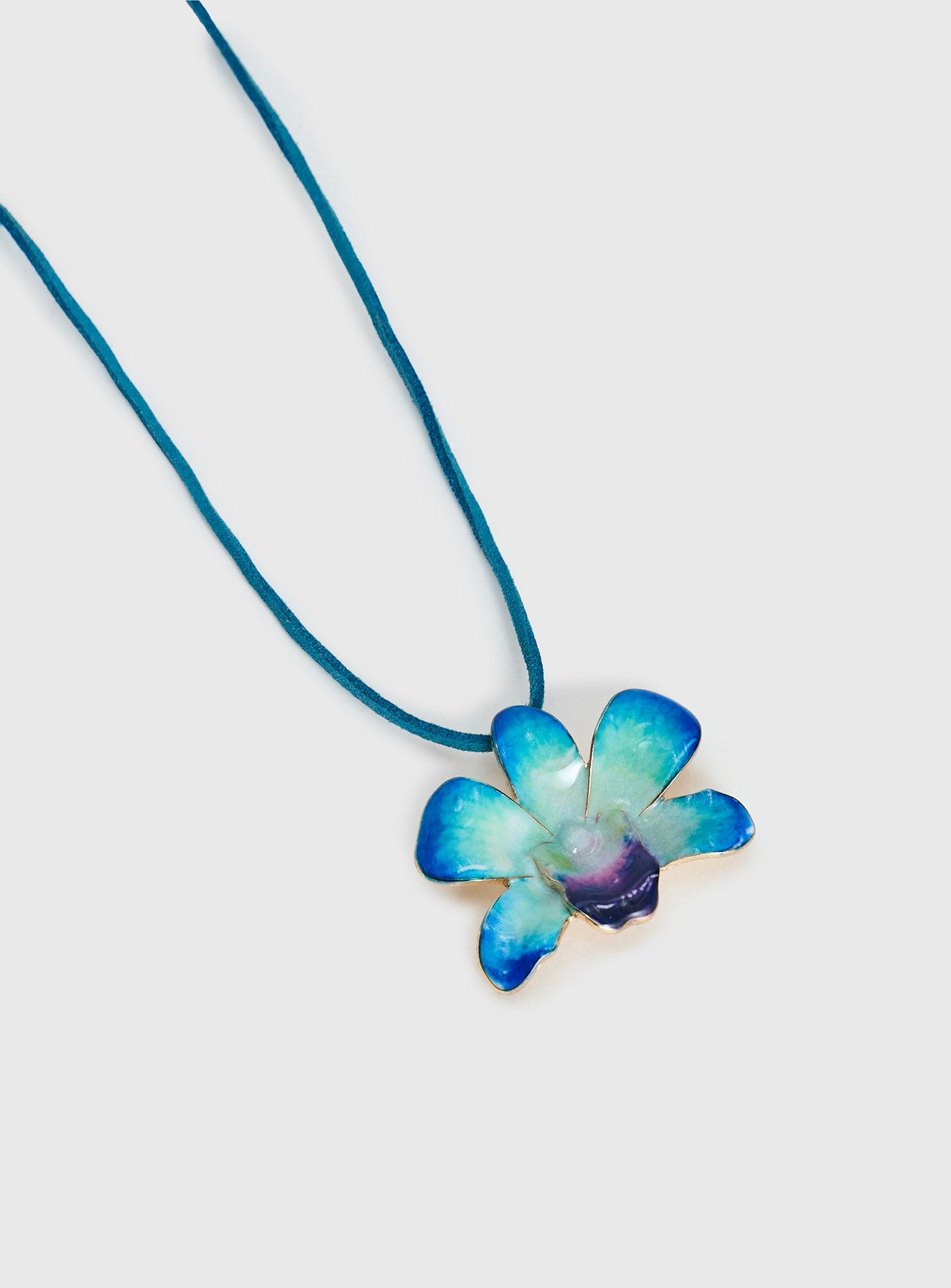 Wildrose Flower Pendant Necklace Blue