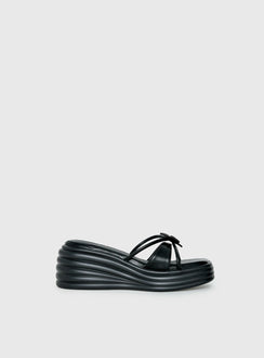 Therapy Flaunt Plateau-Sandalen mit Blumen-Detail Schwarz