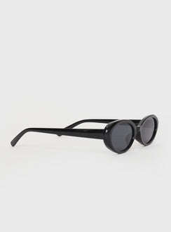 Sunglasses Moulded nose bridge, smoke tinted lens, thin arms