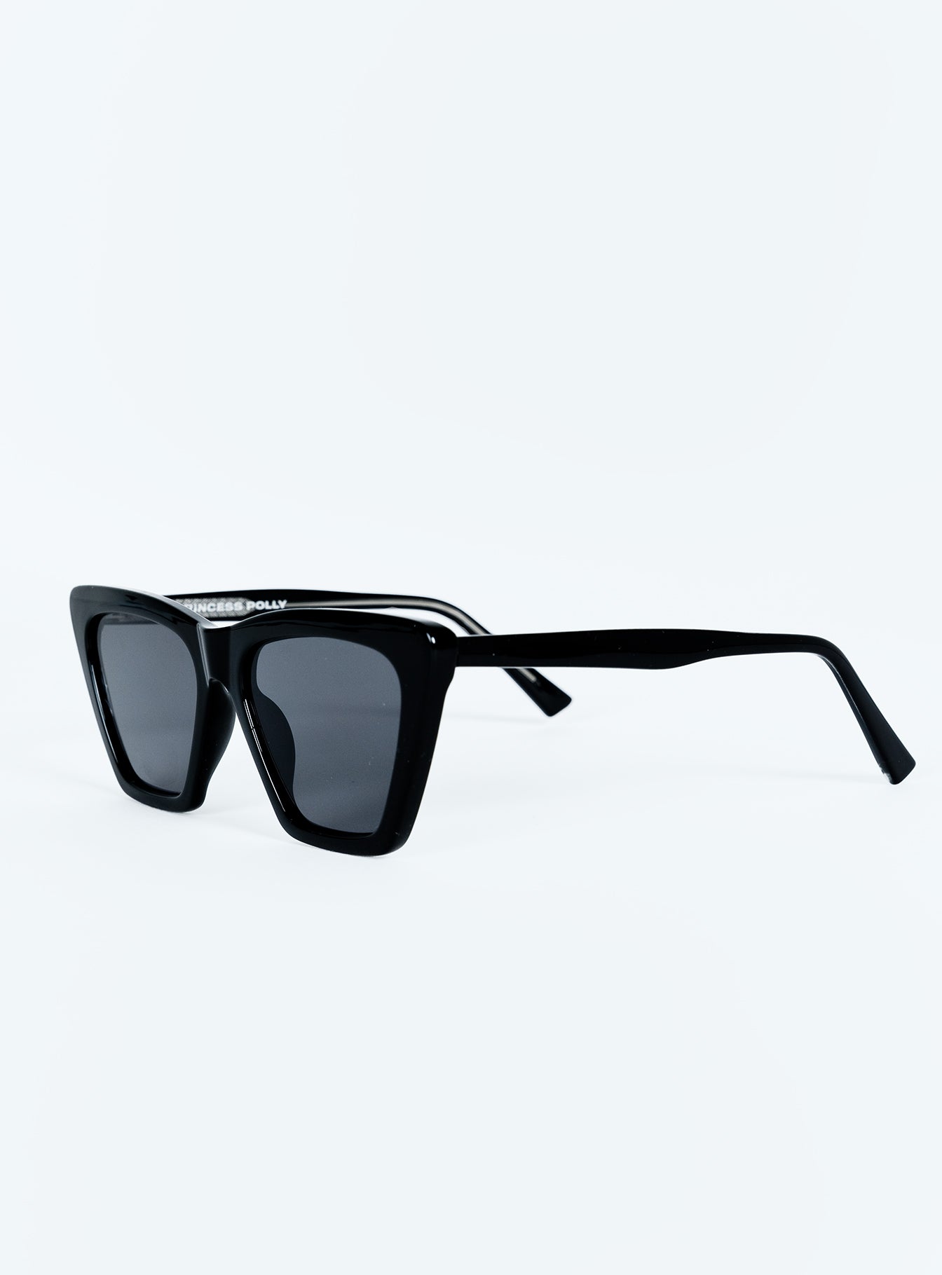 Sunglasses Oversized design Moulded nose bridge Black tinted lenses