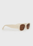 Sunglasses Wide arms, moulded nose bridge, brown tinted lenses