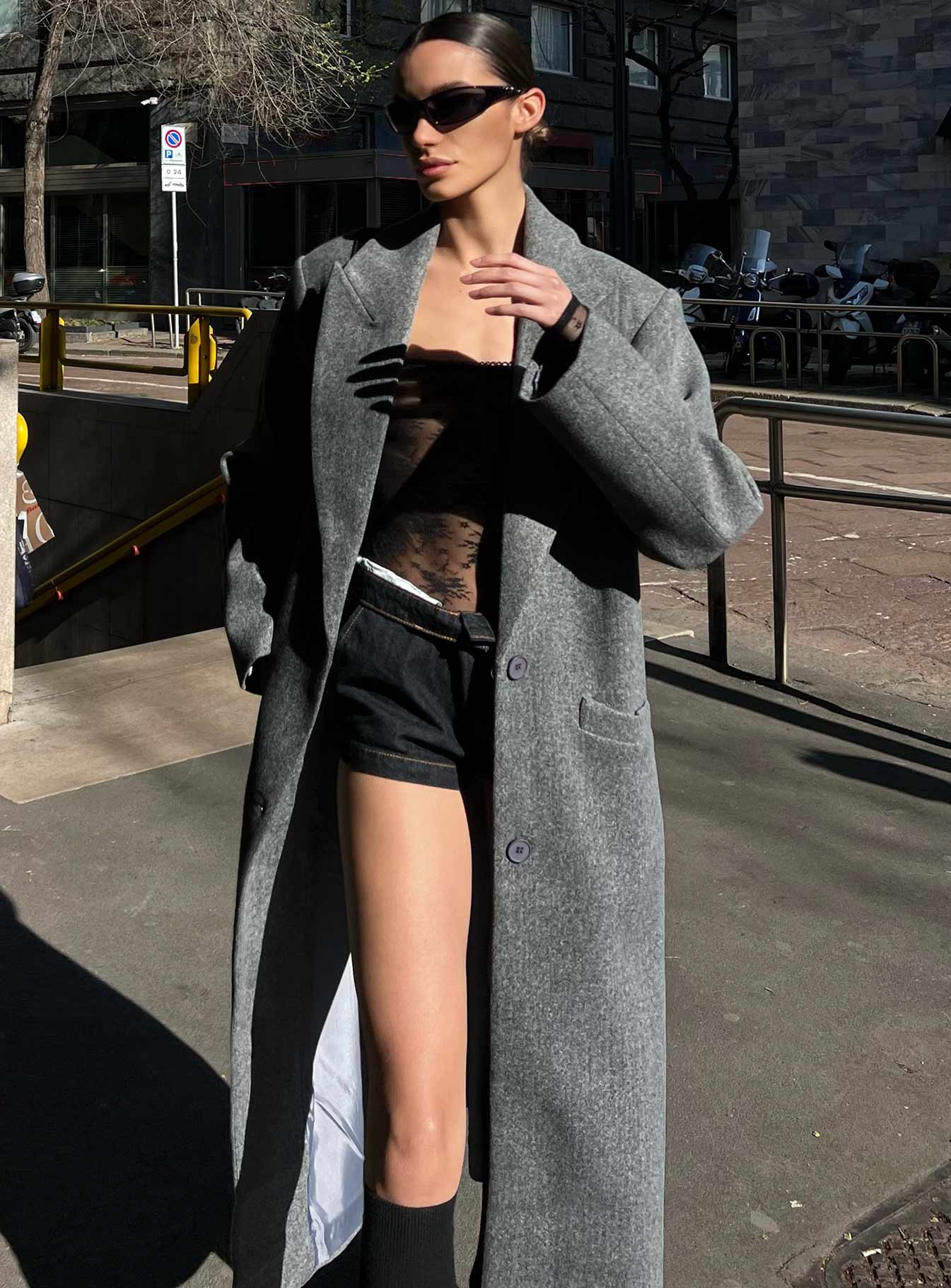 Coat Lapel collar Button fastening at front Front pockets