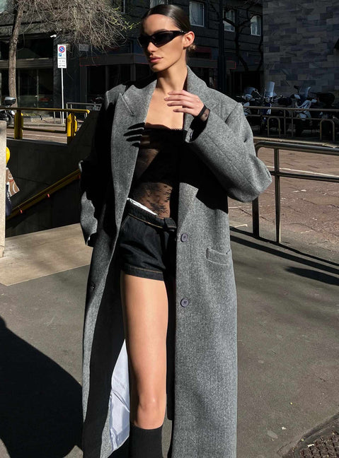 Coat Lapel collar Button fastening at front Front pockets