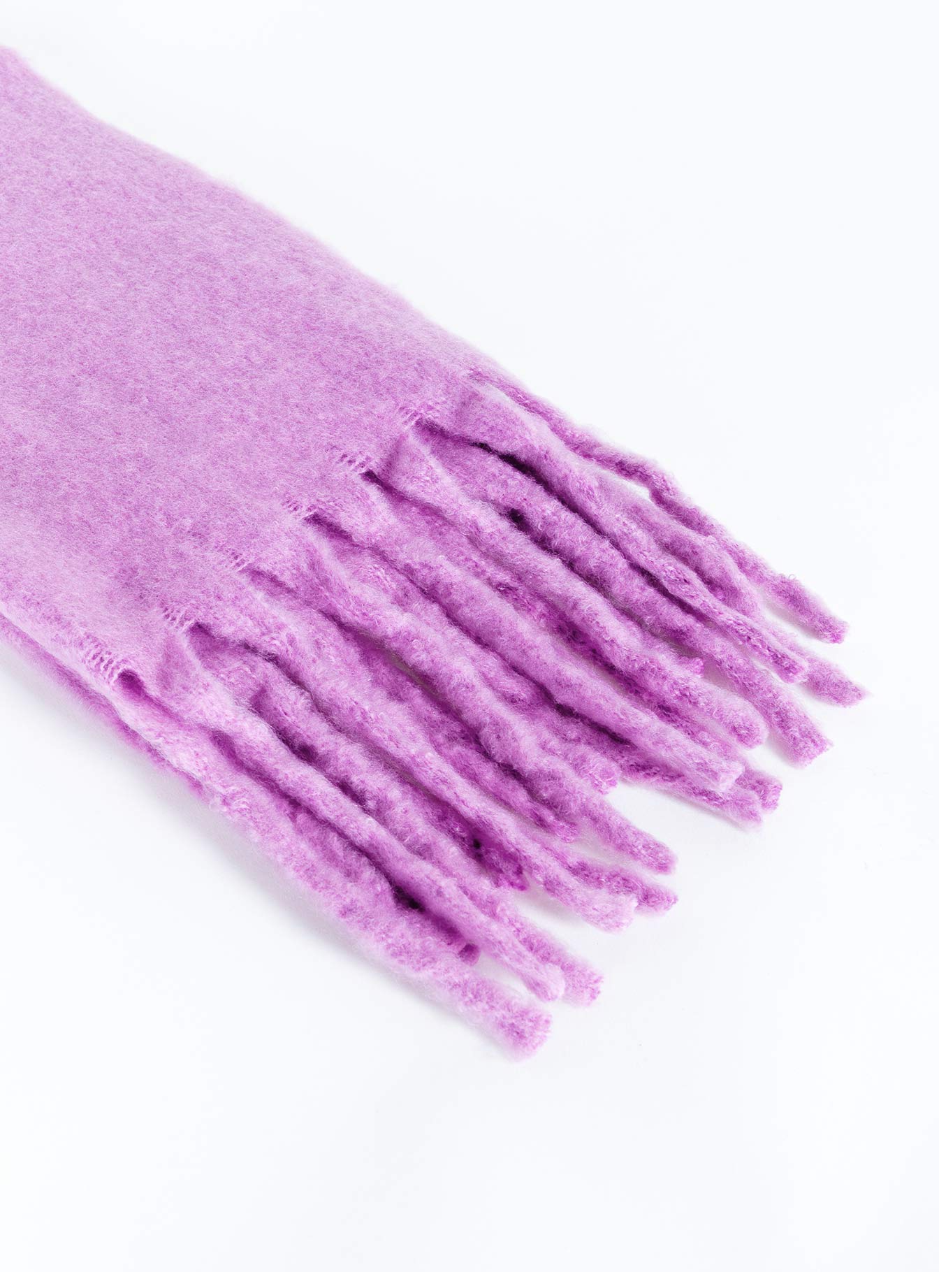 Scarf Soft knit material with good stretch 