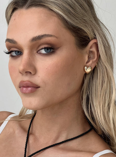 Earrings Gold toned, stud fastening, heart pendant