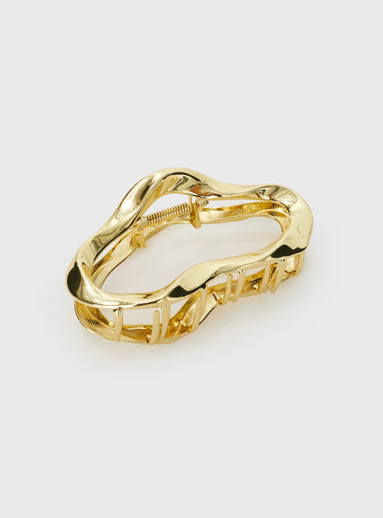 Gold-toned, claw clip