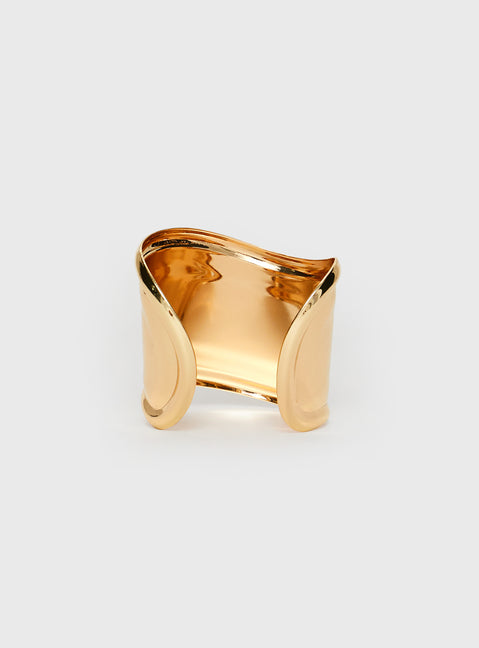 Gold-toned cuff Chunky design