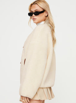 Teddy coat Relaxed fit, twin hip pockets, drop shoulder  Gold-toned clasp fastening down front 