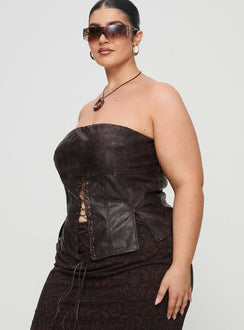 side view of model wearing Princess Polly Afraid Strapless Faux Leather Top Brown Curve Sleeveless straight 