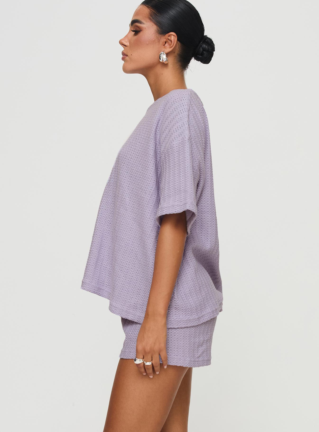 Knit matching set Oversized top, drop shoulder, crew neckline High-waisted shorts, relaxed fit, thick elasticated waistband Good stretch, unlined 