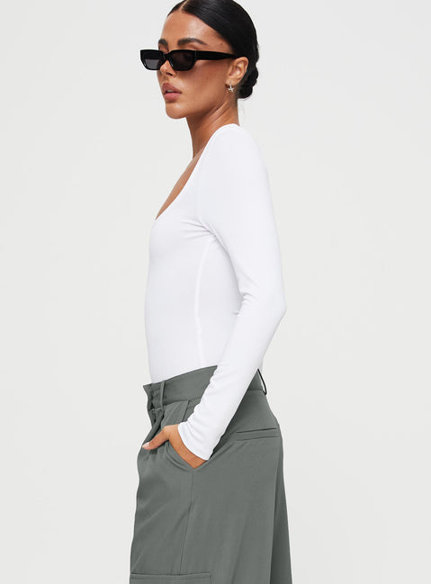 side view of model wearing Princess Polly Ellery Bodysuit White Full Sleeves Square Neck 