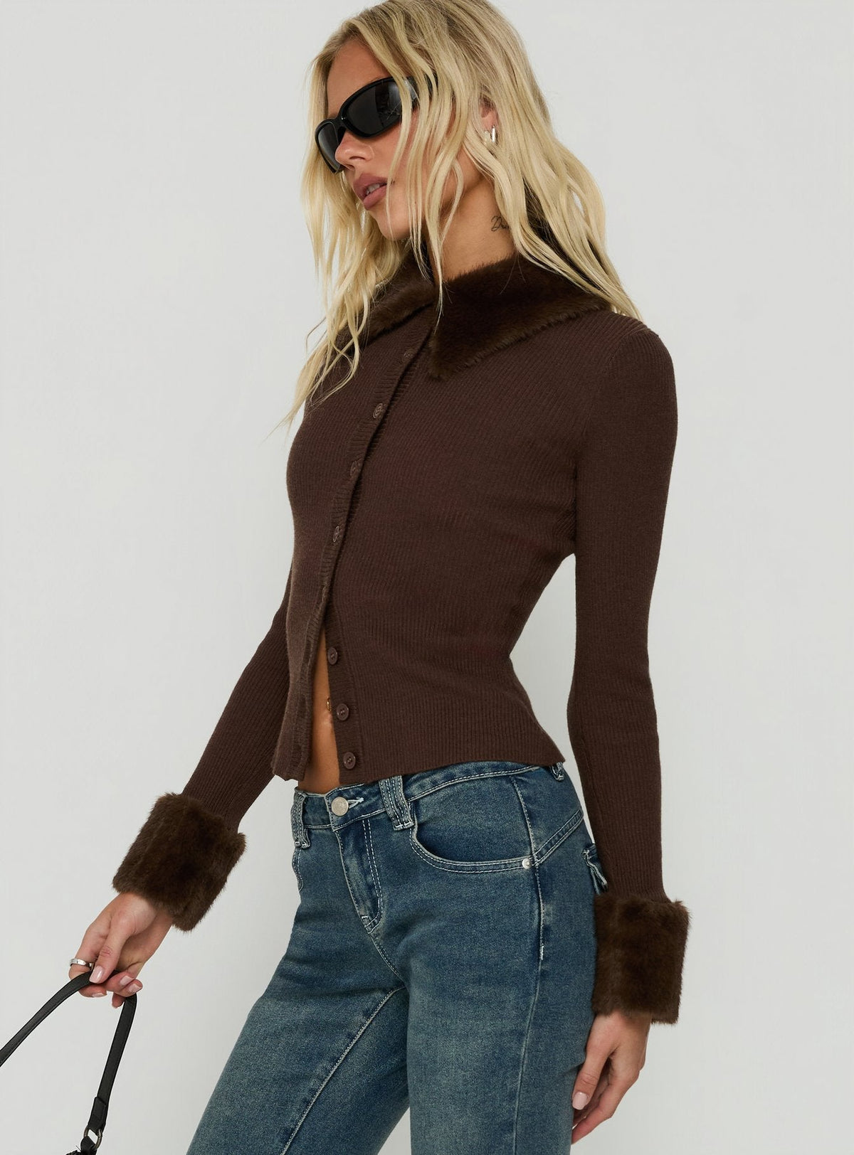 Chiqueeta Strickjacke mit Kunstfellbesatz Chocolate