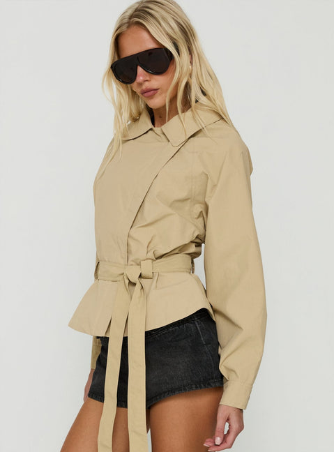 Kurzer Trenchcoat mit Bindegürtel, Ranique, Beige