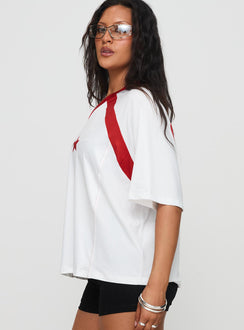 side view of model wearing Princess Polly One Star Top White / Red Half Sleeves V-Neck 