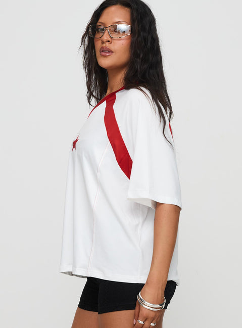 side view of model wearing Princess Polly One Star Top White / Red Half Sleeves V-Neck 