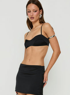 Edeniah Satin Micro Crop Top Schwarz