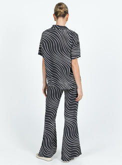 Matching set Graphic print Button up shirt Classic collar Drop shoulder  Button fastening at front Pants High rise Invisible zip fastening at side Elasticated waistband at back