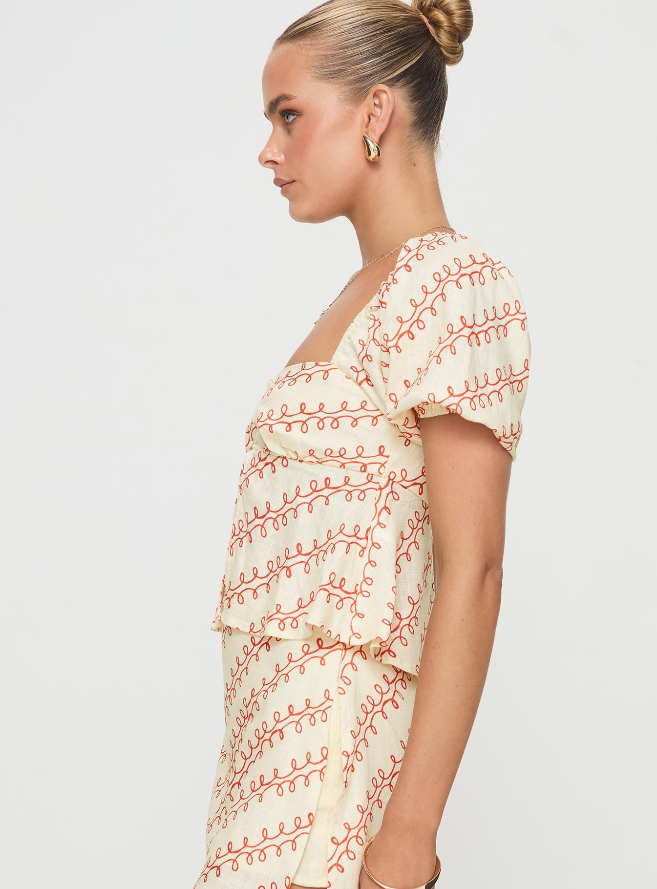side view of model wearing Princess Polly Passionfruit Linen Blend Top Multi Short Sleeves Square Neck 