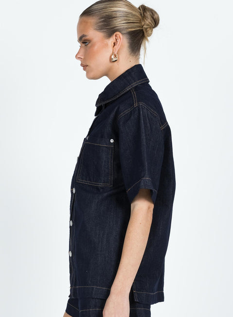 Shacket Dark wash denim Pointed collar Button fastening at front Twin chest pockets